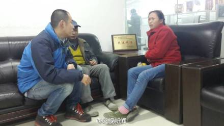 女工掉6000元遭哄抢   聚众哄抢罪怎么处罚(图)插图